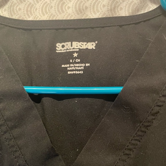 scrub top - Picture 1 of 2